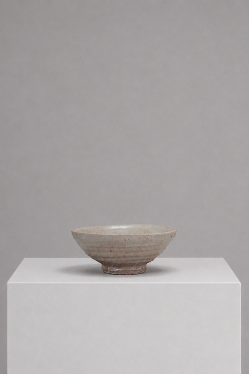 Karehagi Chawan by Yasumoto Kajihara — front profile