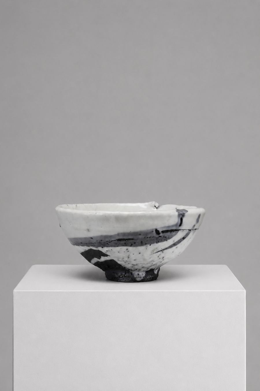 Hikidashi-shiro Chawan by Koie Ryōji — front view
