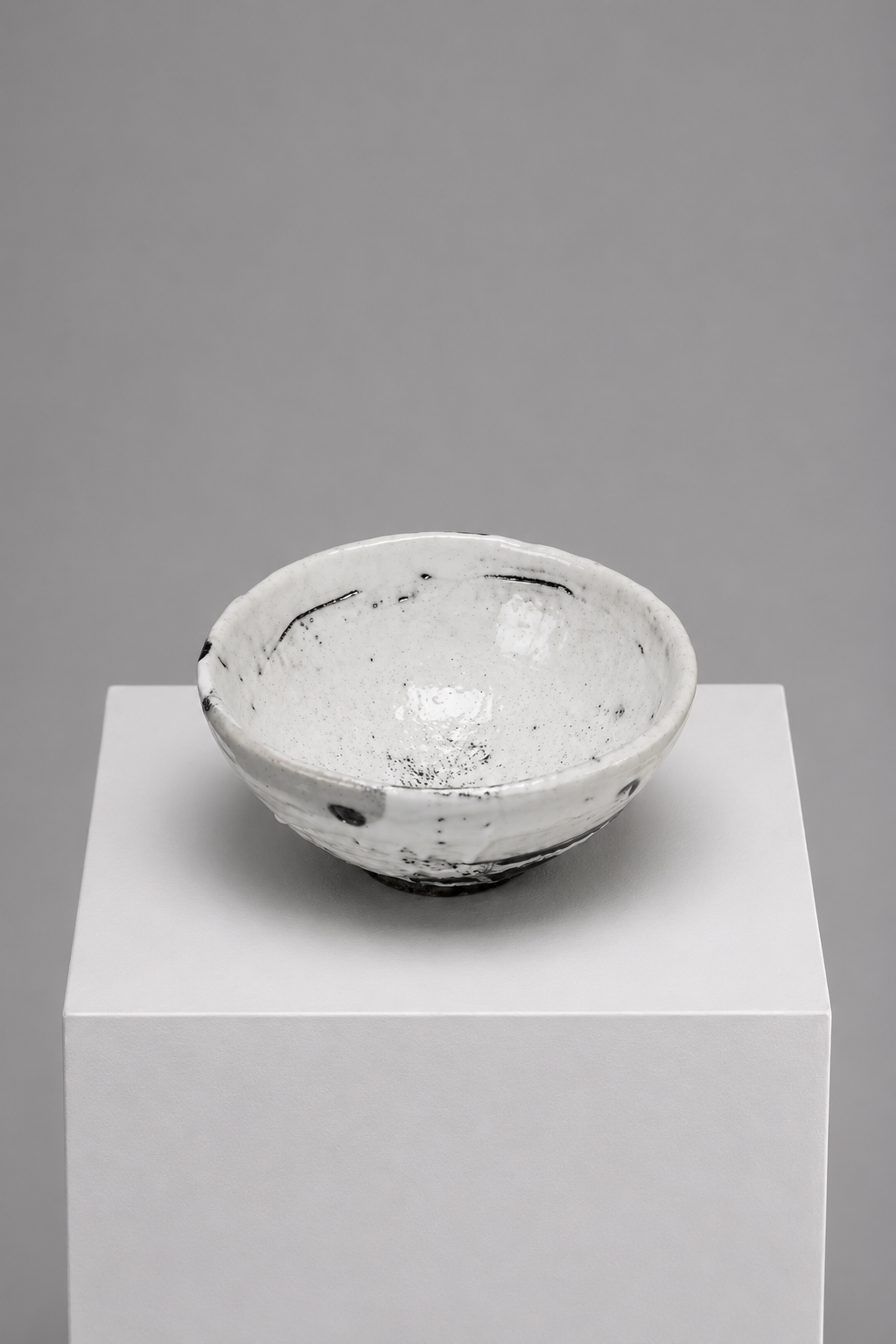 Hikidashi-shiro Chawan by Koie Ryōji — interior view