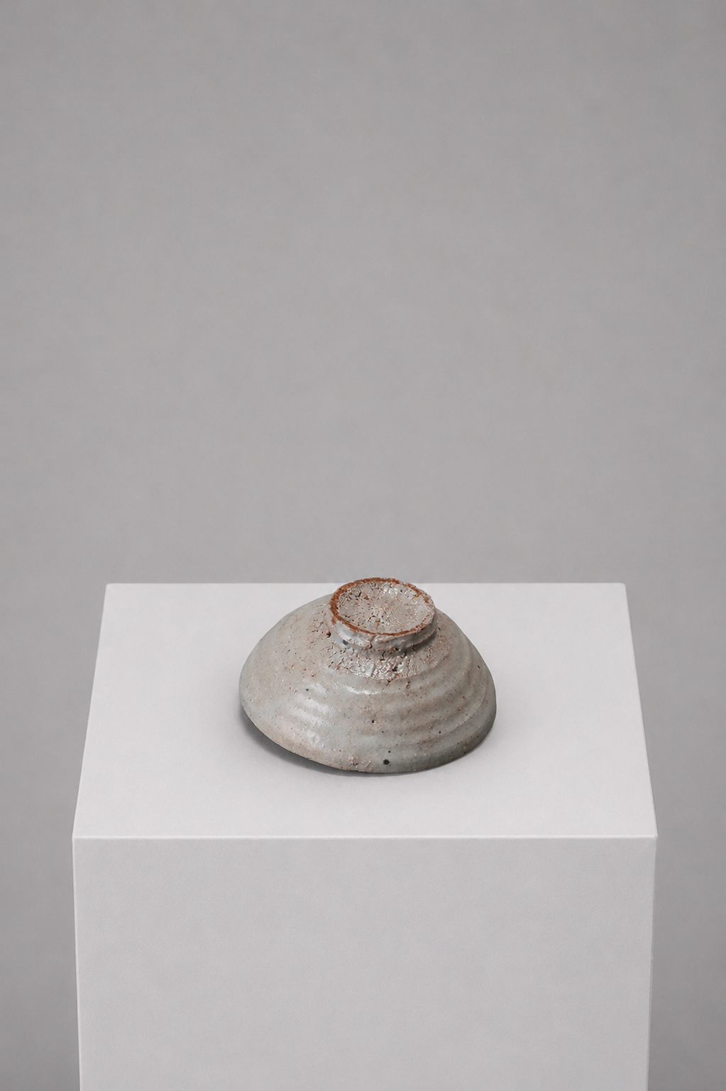 Karehagi Chawan by Yasumoto Kajihara — foot (kodai), underside