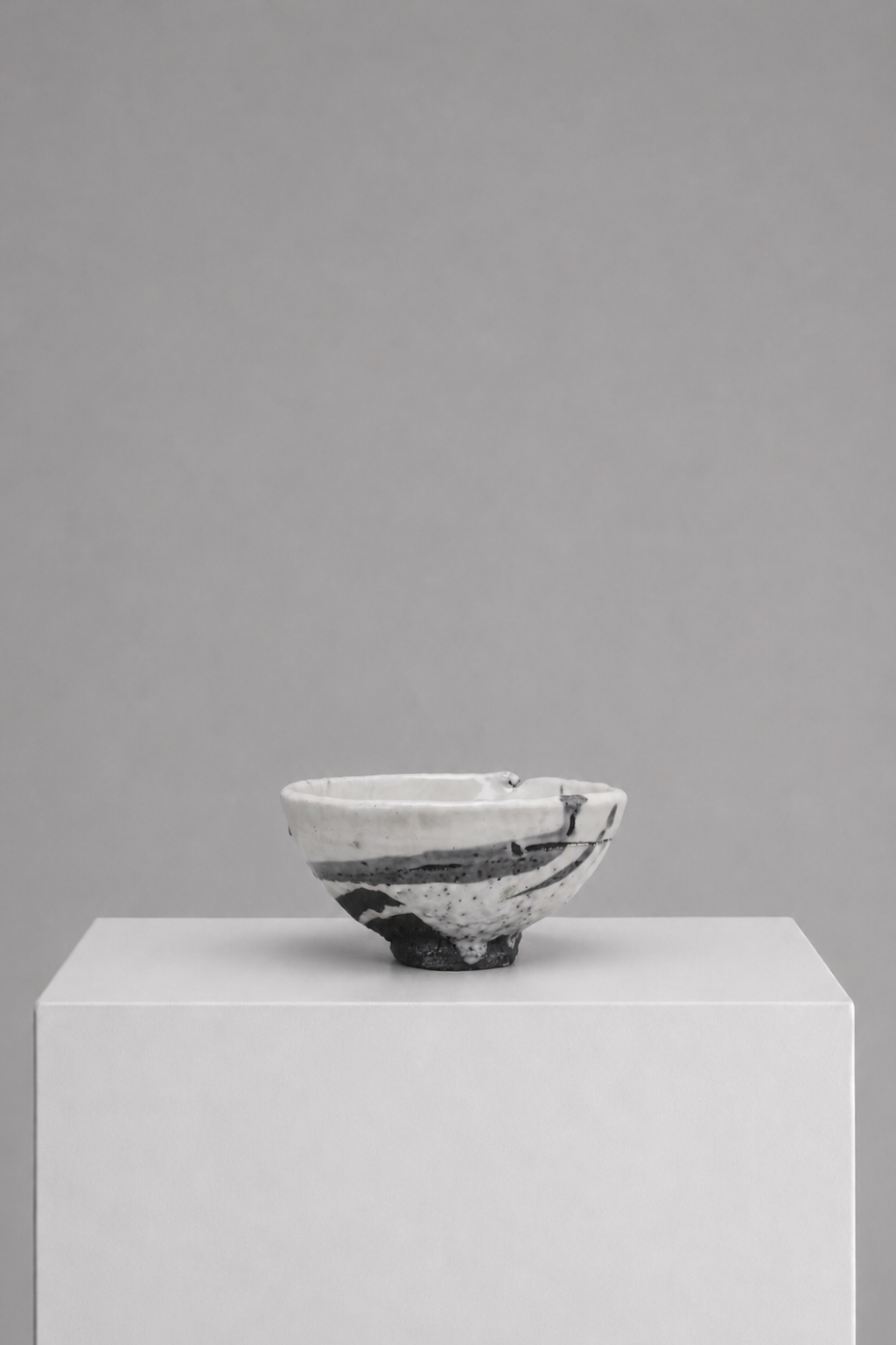 Hikidashi-shiro Chawan by Koie Ryōji — front view